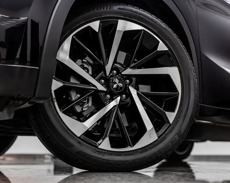 ميتسوبيشي آوتلاندر 2023